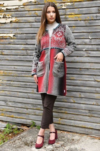 T-661 HH3 Woolen cardigan flared at the bottom, with pockets